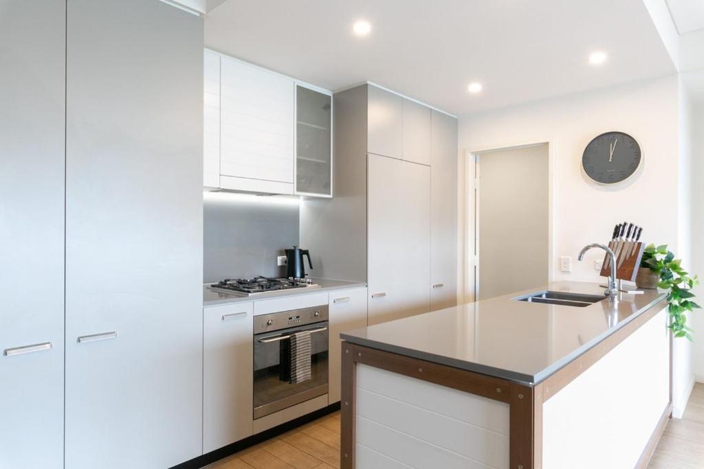 Waterview 2 Bedder, Very Quiet! Near Olympic Park Apartment Sydney