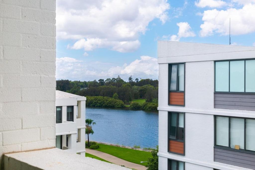Waterview 2 Bedder, Very Quiet! Near Olympic Park Apartment Sydney